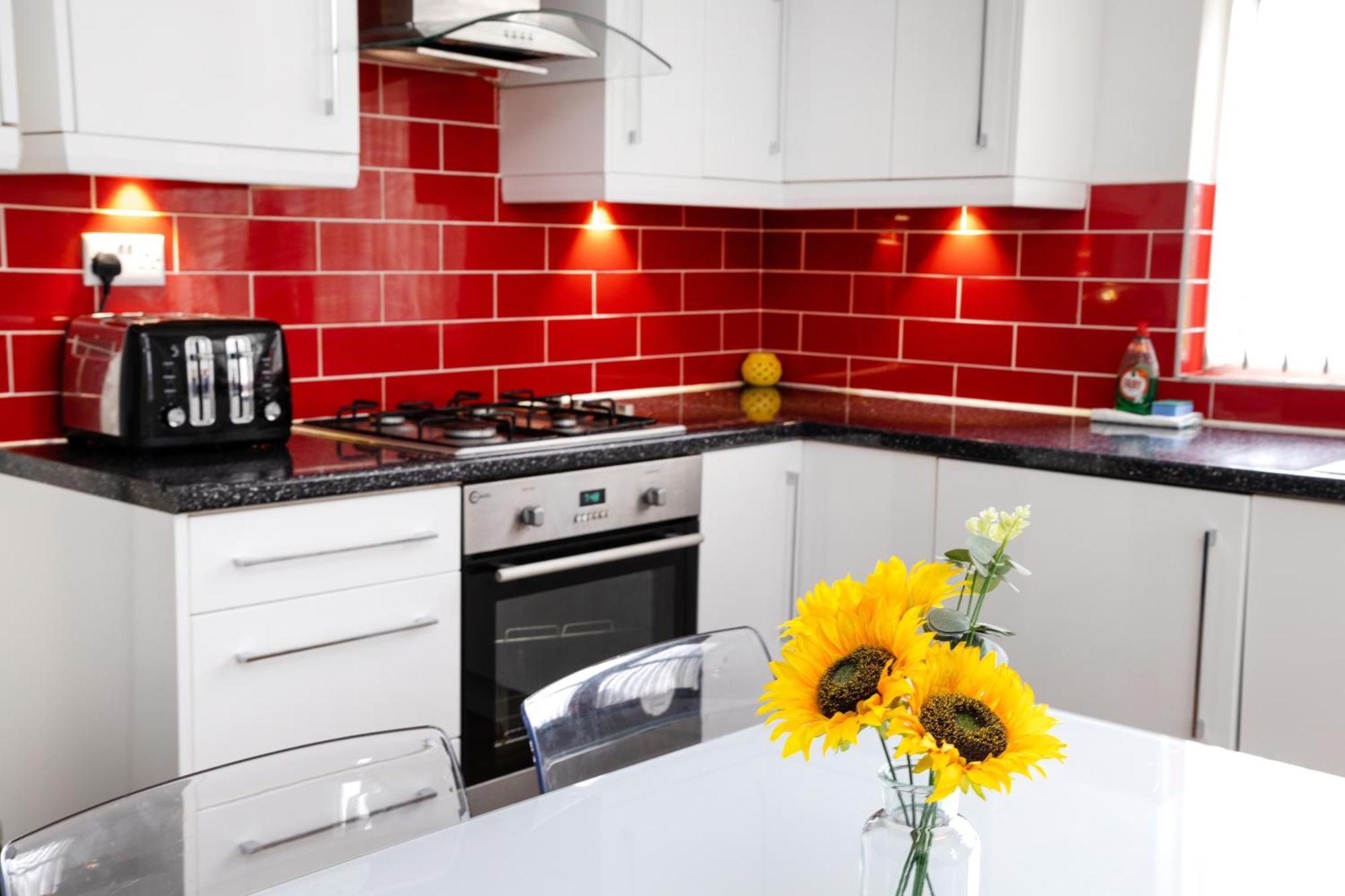 Spacious Apartment Close To City Centre With Free Secure Parking Leeds  Eksteriør billede