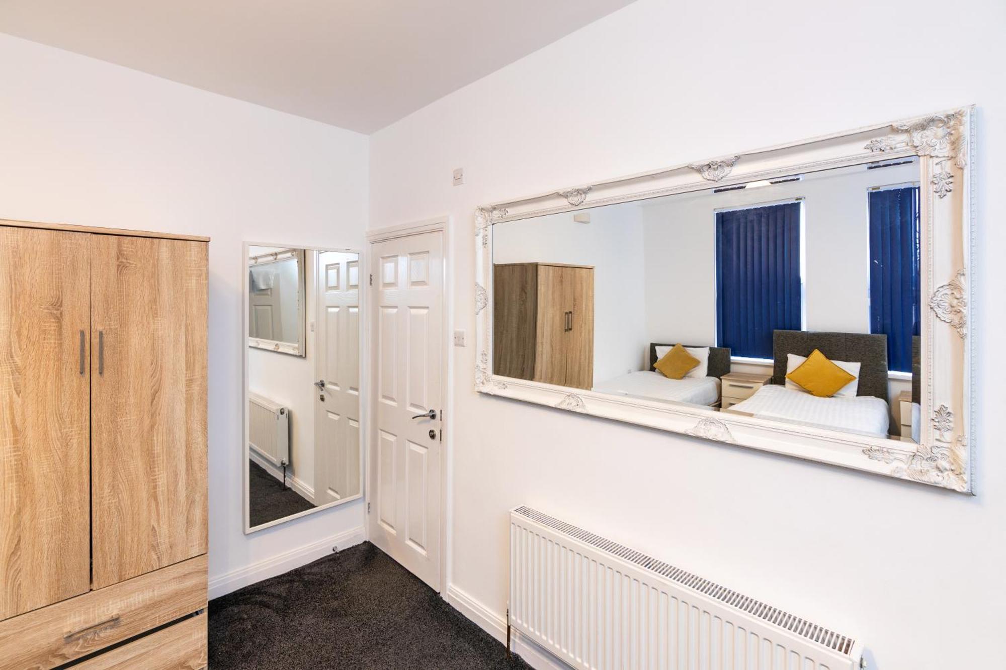 Spacious Apartment Close To City Centre With Free Secure Parking Leeds  Eksteriør billede
